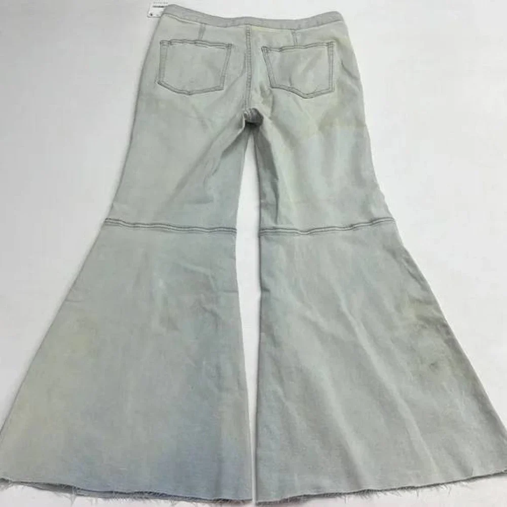 We the Free • Light Wash Flare Jeans • Wide Leg • Frayed Raw‎ Hem • Size 29